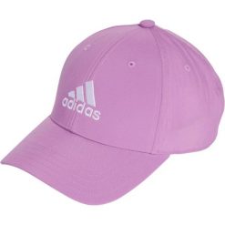 Czapka z daszkiem adidas Embroidered Logo Lightweight Baseball. Czerwone czapki z daszkiem damskie Adidas, bez wzorów. Za 69.90 zł.
