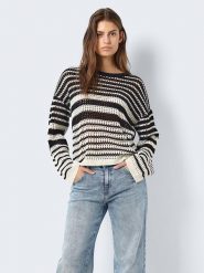 Noisy may Sweter "Jola" w kolorze czarnym rozmiar: S. Czarne swetry klasyczne damskie Noisy may, s, bez kołnierzyka. Za 61.31 zł.