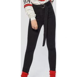 Jeansy HIGH WAIST - Czarny. Czarne jeansy damskie Cropp. Za 119.99 zł.