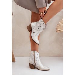 Lewski Shoes Ażurowe Botki Kowbojki Skórzane Na Słupku Lewski 3613 Złoty Przecierany. Żółte botki damskie na jesień, ze skóry, bez obcasa, na obcasie, bez zapięcia. Za 585.82 zł.