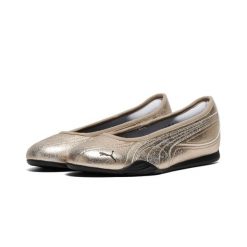 Damskie baleriny Catch Metallic Whisper PUMA. Czarne obuwie sportowe casual damskie Puma, bez zapięcia. Za 279.00 zł.