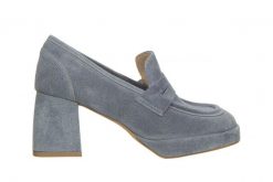 Czółenka Bayla-159 4670 058-P Niebieski Welur 159109, Skóra Naturalna - 37. Niebieskie czółenka damskie Bayla, bez wzorów, ze skóry, bez obcasa, na platformie. W wyprzedaży za 224.10 zł.