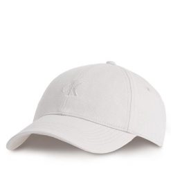 Czapka z daszkiem Calvin Klein. Białe czapki z daszkiem damskie Calvin Klein, bez wzorów. Za 99.99 zł.