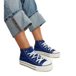 Niebieskie wysokie trampki na grubej podeszwie Bagy. Niebieskie trampki damskie bez wzorów, za kostkę, bez zapięcia. Za 118.17 zł.