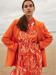 Selected Femme Sukienka koszulowa 16089034 Pomarańczowy Regular Fit. Brązowe sukienki damskie Selected Femme, bez wzorów, z wiskozy, bez ramiączek. Za 229.99 zł.