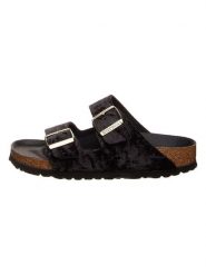 Birkenstock Klapki "Arizona" w kolorze czarnym rozmiar: 39. Czarne klapki damskie Birkenstock, bez wzorów, z otwartym noskiem, bez obcasa, bez zapięcia. Za 257.92 zł.