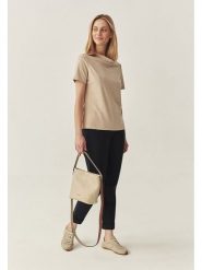 TATUUM Koszulka w kolorze beżowym rozmiar: M. Brązowe bluzki damskie TATUUM, m, bez wzorów, bez kołnierzyka, bez ramiączek. Za 122.09 zł.