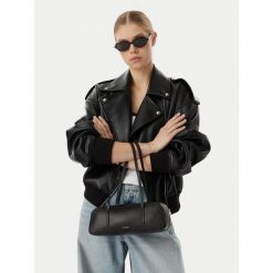 Torebka Calvin Klein. Czarne torebki klasyczne damskie Calvin Klein, bez dodatków. Za 489.99 zł.
