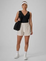 4F Spodenki casual z modalem damskie - kremowe M. Białe spodenki sportowe damskie 4F, m, bez wzorów, z materiału, trekkingowe. Za 129.99 zł.