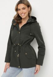 Ciemnozielona Kurtka Parka z Odpinanym Kapturem i Ozdobnymi Suwakami Velotia. Zielone kurtki damskie Born2be, l, z jeansu. Za 149.99 zł.