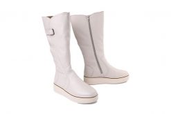 RIEKER 78853-80 white, kozaki damskie. Brązowe kozaki damskie Rieker, na zimę, bez obcasa, na koturnie, bez zapięcia. Za 519.90 zł.