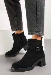 Czarne Botki w Klasycznym Stylu z Imitacji Zamszu Ozdobione Paskiem Selinara. Czarne botki damskie Born2be, z jeansu, eleganckie, bez obcasa, na obcasie, bez zapięcia. Za 149.99 zł.