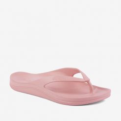 Damskie klapki Coqui. Czerwone klapki damskie Coqui, bez wzorów, bez obcasa, bez zapięcia. Za 134.99 zł.