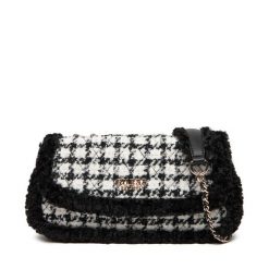 Torebka Guess. Czarne torebki klasyczne damskie Guess, bez dodatków. Za 489.99 zł.
