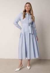 Niebieska Koszulowa Sukienka z Bawełną i Wiskozą Ozdobiona Paskiem Viviedah. Niebieskie sukienki damskie Born2be, bez wzorów, z bawełny, bez ramiączek. Za 199.99 zł.