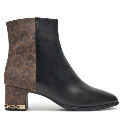 Botki MICHAEL Michael Kors. Brązowe botki damskie MICHAEL Michael Kors, bez obcasa, na słupku, bez zapięcia. Za 959.99 zł.