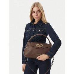 Torebka LOVE MOSCHINO. Brązowe torebki klasyczne damskie Love Moschino, bez dodatków. Za 949.99 zł.