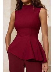 Trendyol Bluzka w kolorze bordowym rozmiar: 42. Czerwone bluzki damskie Trendyol, bez wzorów, bez kołnierzyka, bez ramiączek. Za 73.99 zł.