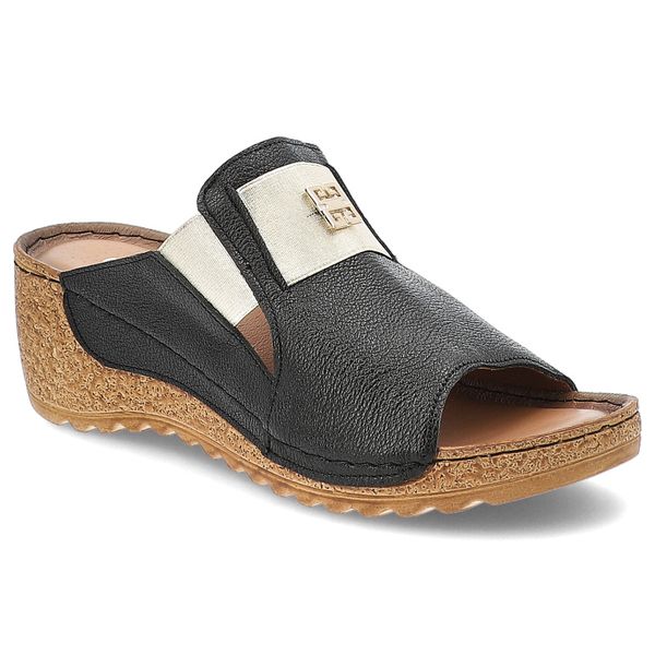 Czarne Klapki Armodo Stylowe Obuwie Damskie Na Koturnie. Czarne klapki damskie Armodo, z aplikacjami, ze skóry, bez obcasa, na koturnie, bez zapięcia. Za 249.00 zł.