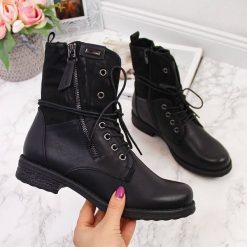 Botki damskie sznurowane i na suwak ocieplane czarne eVento 3068. Czarne botki damskie eVento, ze skóry ekologicznej, bez obcasa, bez zapięcia. Za 239.99 zł.