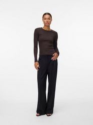 Vero Moda Koszulka w kolorze brązowym rozmiar: XS. Brązowe bluzki damskie Vero Moda, xs, bez wzorów, prążkowane, bez kołnierzyka, bez ramiączek. Za 73.95 zł.
