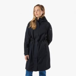 Płaszcz wiatroszczelny kobieca Swedemount Öckerö Shell Coat. Niebieskie płaszcze damskie SWEDEMOUNT, xl, bez wzorów, z materiału, z kapturem. Za 699.99 zł.