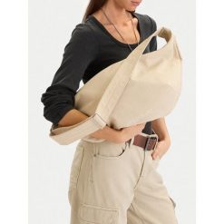 Torebka Guess Jeans. Brązowe torebki klasyczne damskie Guess Jeans, z jeansu, bez dodatków. Za 199.99 zł.