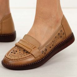 Camelowe skórzane półbuty damskie Potocki 15311. Brązowe półbuty damskie POTOCKI, na jesień, w ażurowe wzory, z jeansu, z okrągłym noskiem, bez obcasa, na płaskiej podeszwie, bez zapięcia. Za 219.00 zł.