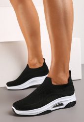 Czarne Casualowe Buty Sportowe na Grubszej Podeszwie Ozdobione Perforacją Fiovena. Czarne obuwie sportowe casual damskie Renee, z jeansu. Za 39.99 zł.