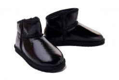 EMU AUSTRALIA W12922 Aarons Glossy black, botki damskie. Czarne botki damskie EMU Australia, na zimę, ze skóry, bez obcasa, bez zapięcia. Za 729.90 zł.