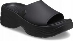 Klapki Dla Dorosłych Crocs Skyline Slide. Czarne klapki damskie Crocs, bez wzorów, z materiału, bez obcasa, bez zapięcia. Za 197.99 zł.