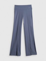 4F Spodnie do jogi z rozszerzanymi nogawkami damskie - niebieskie XL. Niebieskie spodnie sportowe damskie 4F, l, bez wzorów, ze skóry, z podwyższonym stanem, na jogę i pilates. Za 169.99 zł.