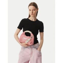 Torebka Tommy Jeans. Czerwone torebki klasyczne damskie Tommy Jeans, z jeansu, bez dodatków. Za 409.99 zł.