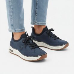 Półbuty damskie Rieker, cholewka ze skóry ekologicznej gładkiej klasyczne wsuwane lekka sportowa forma amortyzowana podeszwa, niebieskie, 44562-14. Niebieskie obuwie sportowe casual damskie Rieker, ze skóry ekologicznej, trekkingowe. Za 369.00 zł.