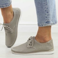 Szare skórzane ażurowe półbuty damskie T.Sokolski W26-01. Szare półbuty damskie Sokolski, na lato, w ażurowe wzory, z jeansu, z okrągłym noskiem, bez obcasa, bez zapięcia. Za 209.00 zł.