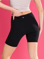 Sportowe szorty Gym Hard - czarny. Czarne spodenki sportowe damskie Sinsay, l, bez wzorów. Za 29.99 zł.