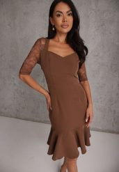 Brązowa Sukienka VICES o Taliowanym Kroju z Rękawami z Koronki Metirei. Brązowe sukienki damskie Renee, bez wzorów, z koronki, eleganckie, bez ramiączek. Za 159.99 zł.