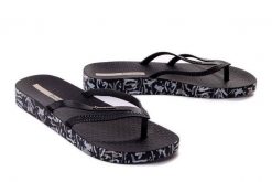 IPANEMA Bossa Soft V Fem 82840 black, klapki japonki damskie. Czarne klapki damskie Ipanema, bez wzorów, bez obcasa, bez zapięcia. Za 53.99 zł.