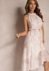 Jasnoróżowa Rozkloszowana Sukienka Wieczorowa z Dekoltem Halter i Broszką w Kształcie Kwiatu Previiana. Czerwone sukienki damskie Renee, bez wzorów, eleganckie, bez ramiączek. W wyprzedaży za 159.99 zł.
