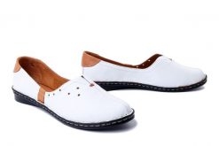 ARTIKER RELAKS 38C0356 white/brown, półbuty/mokasyny damskie. Białe mokasyny damskie Artiker Relaks, z gumy, bez obcasa. Za 140.94 zł.