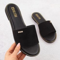 Klapki damskie zamszowe czarne Big Star RR274618. Czarne klapki damskie Big Star, bez wzorów, z materiału, bez obcasa, bez zapięcia. Za 107.99 zł.