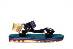 Sandały Melissa Papete Rider Ad Blue Purple Beige 010450, Czarny, Guma - 35-36. Brązowe sandały damskie Melissa, bez wzorów, z gumy, bez obcasa, bez zapięcia. W wyprzedaży za 242.10 zł.