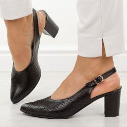 Cappucciono skórzane Polskie czółenka damskie Deoni D136. Czółenka damskie Deoni, w ażurowe wzory, ze skóry, bez obcasa, na obcasie. Za 429.00 zł.