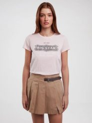 Koszulka damska z nadrukiem na piersi z kolekcji Authentic różowa Rissmelna 600. Czerwone koszulki damskie Big Star, l, bez wzorów, z dzianiny, bez kołnierzyka, bez ramiączek. Za 89.99 zł.