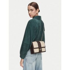 Torebka Armani Exchange. Brązowe listonoszki damskie Armani Exchange, bez wzorów, bez dodatków. Za 729.99 zł.