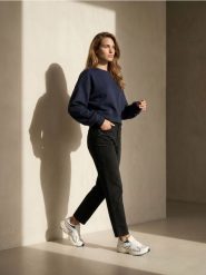 Bawełniane jeansy mom fit comfort - czarny. Czarne jeansy damskie Sinsay. Za 59.99 zł.