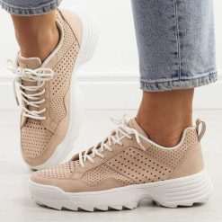 Różowe sportowe buty damskie Kylie Crazy 8402. Czerwone obuwie sportowe casual damskie Kylie Crazy, z jeansu, bez zapięcia. Za 99.00 zł.