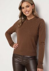Brązowy Sweter z Wiskozą o Prostym Kroju Zdobiony Cyrkoniami Edaritha. Brązowe swetry klasyczne damskie Born2be, m, z jeansu, bez kołnierzyka. Za 99.99 zł.