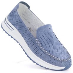 Skórzane mokasyny na grubej podeszwie ażurowe niebieskie Jezzi 9793. Niebieskie mokasyny damskie Jezzi, ze skóry, bez obcasa. Za 179.99 zł.