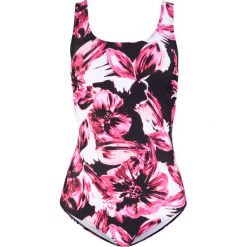 Kostium kąpielowy bonprix różowy hibiskus - czarno-biało-jasnoróżowy. Czerwone stroje jednoczęściowe bonprix, bez wzorów. Za 49.99 zł.